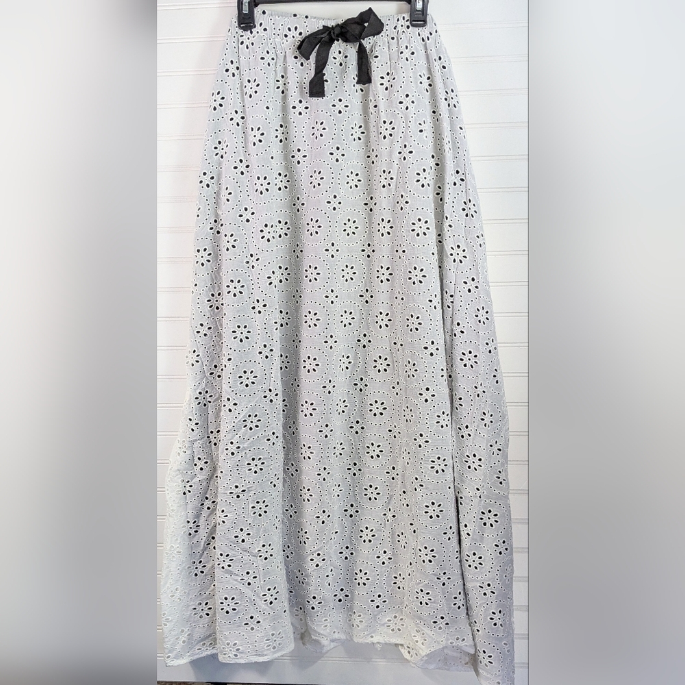 Pari Passu NWOT White Eyelet Over Black Maxi Elastic Waist Skirt Size 20